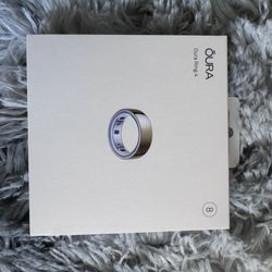 Oura Ring 4 Gold -Size 8 (Brand New)