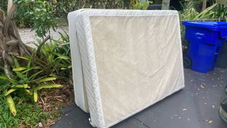 CURB ALERT - FREE Queen/Double Mattress and springboard