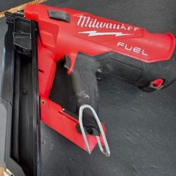 Milwaukee Fuel M18 21' Degree Framing Nail gun Tool Only
