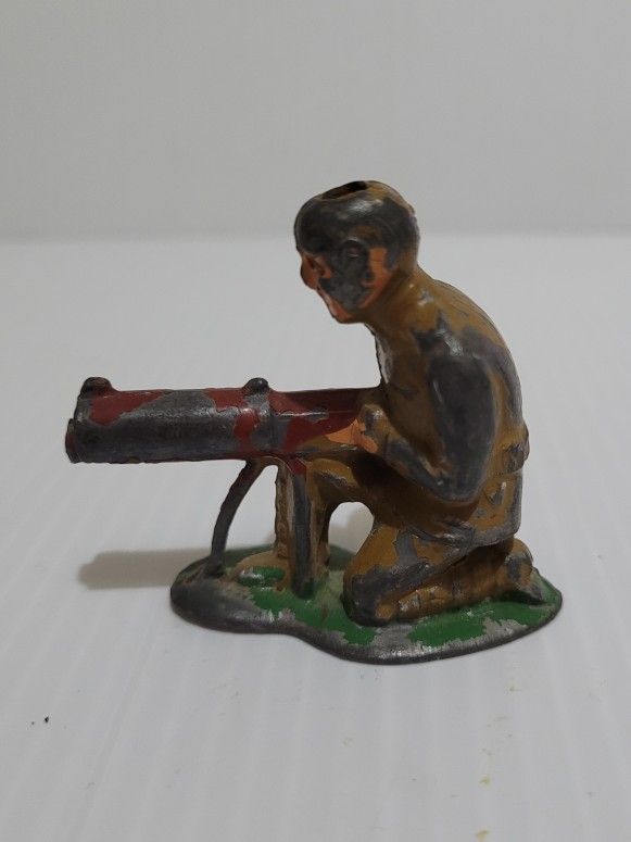 Vintage WW1 Toy Lead Soldier Machine Gunner Barclays Manoil 2 " Tall.
