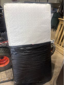 baby crib/frame/mattress