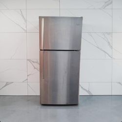 WHIRLPOOL...REFRIGERATOR FRIDGE EXCELLENT CONDITION AND VERY CLEAN 