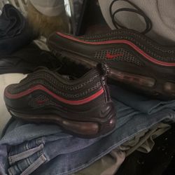 Women’s Size 8 Air Max 