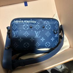 Louie Vuitton Crossbody bag 