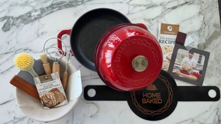 Cast iron Dutch oven + sourdough baking kit! Like new