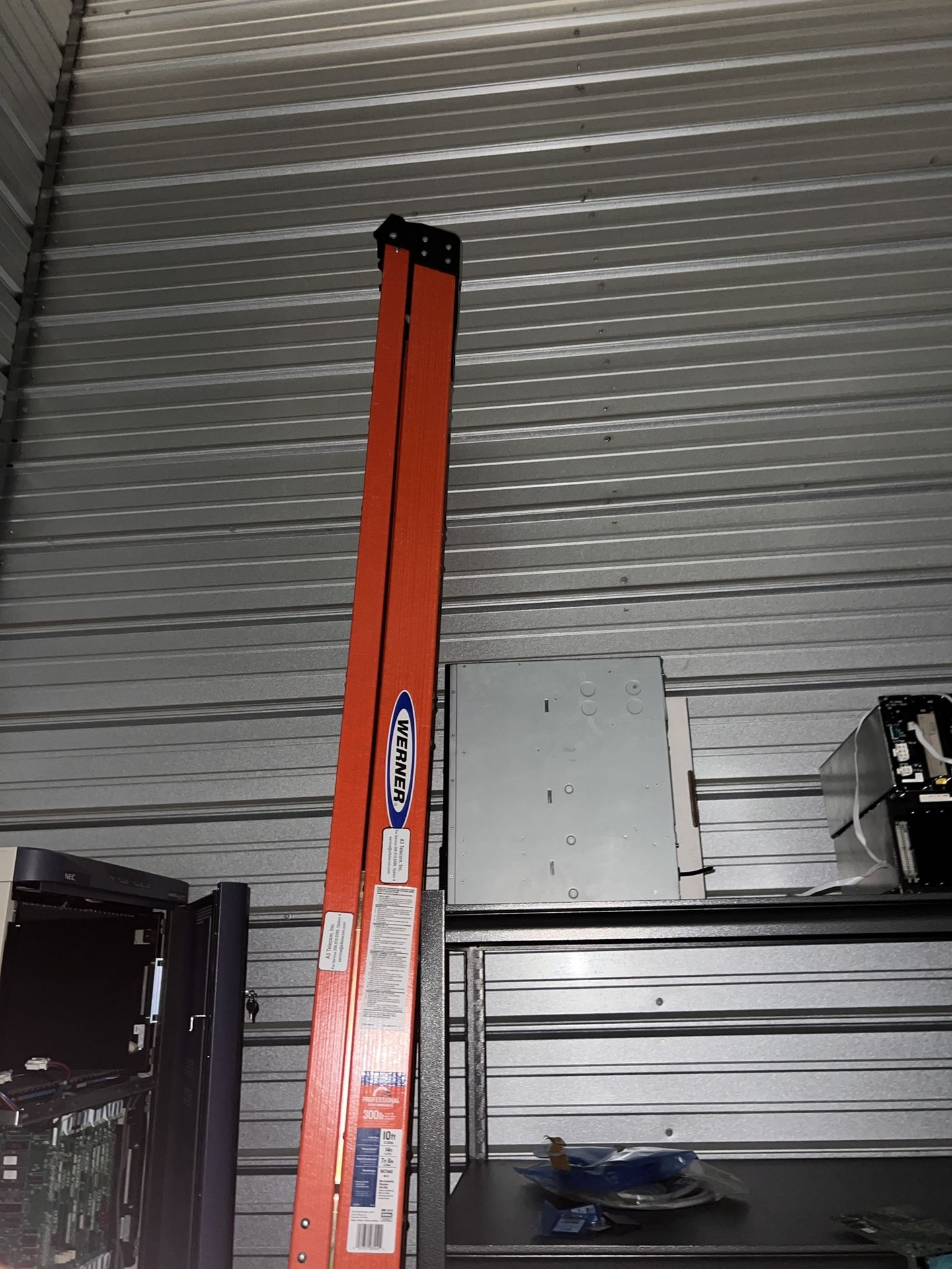 Like New Werner 10ft 300lb Limit Ladder 