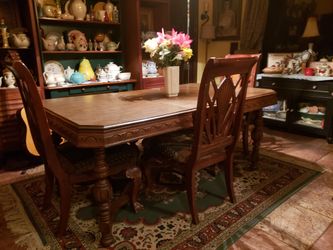 Buittful old soild oak kichen table 100with middle peice 4 oak chairs 100