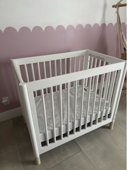 Mini Crib with mattress babyletto