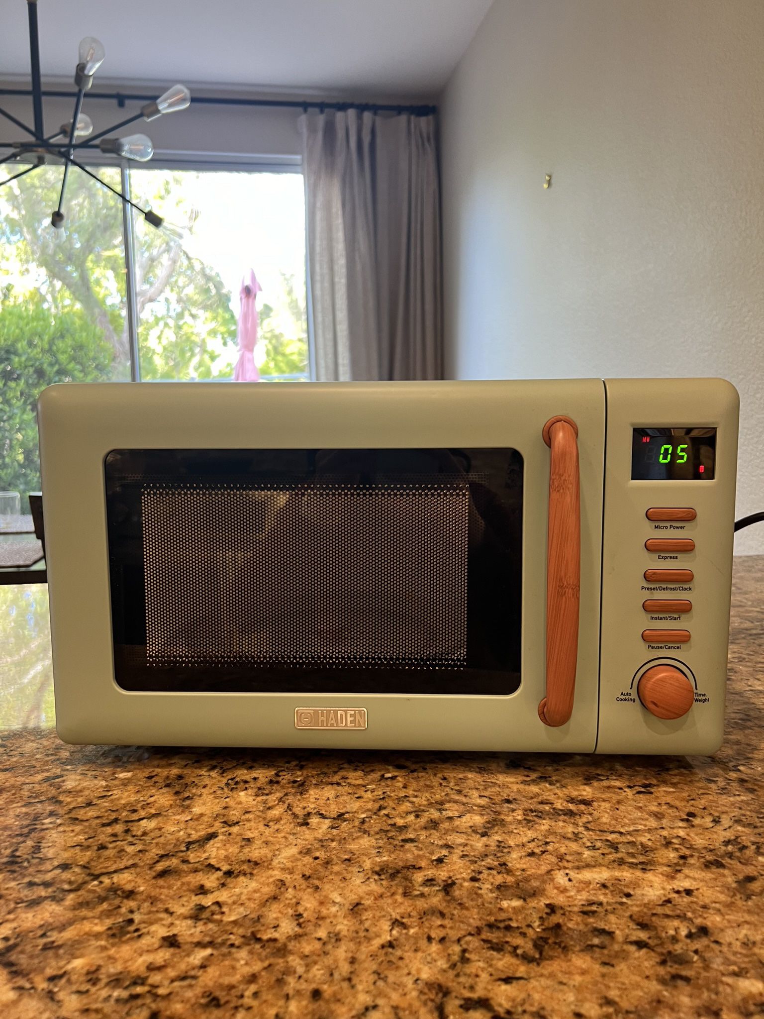 Beautiful Retro Microwave 