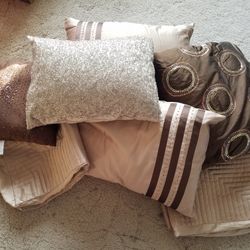 Lot Of 5 Throw Pillows And 2 Pillow Shams