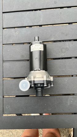 Bosch water pump 010 for E55 AMG