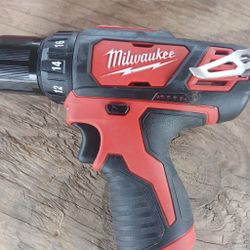 Milwaukee
M12 12V Lithium-Ion Cordless 3/8 in. Drill/Driver (Tool-Only)