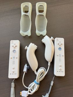 Nintendo Wii Controllers Nunchucks Controller
