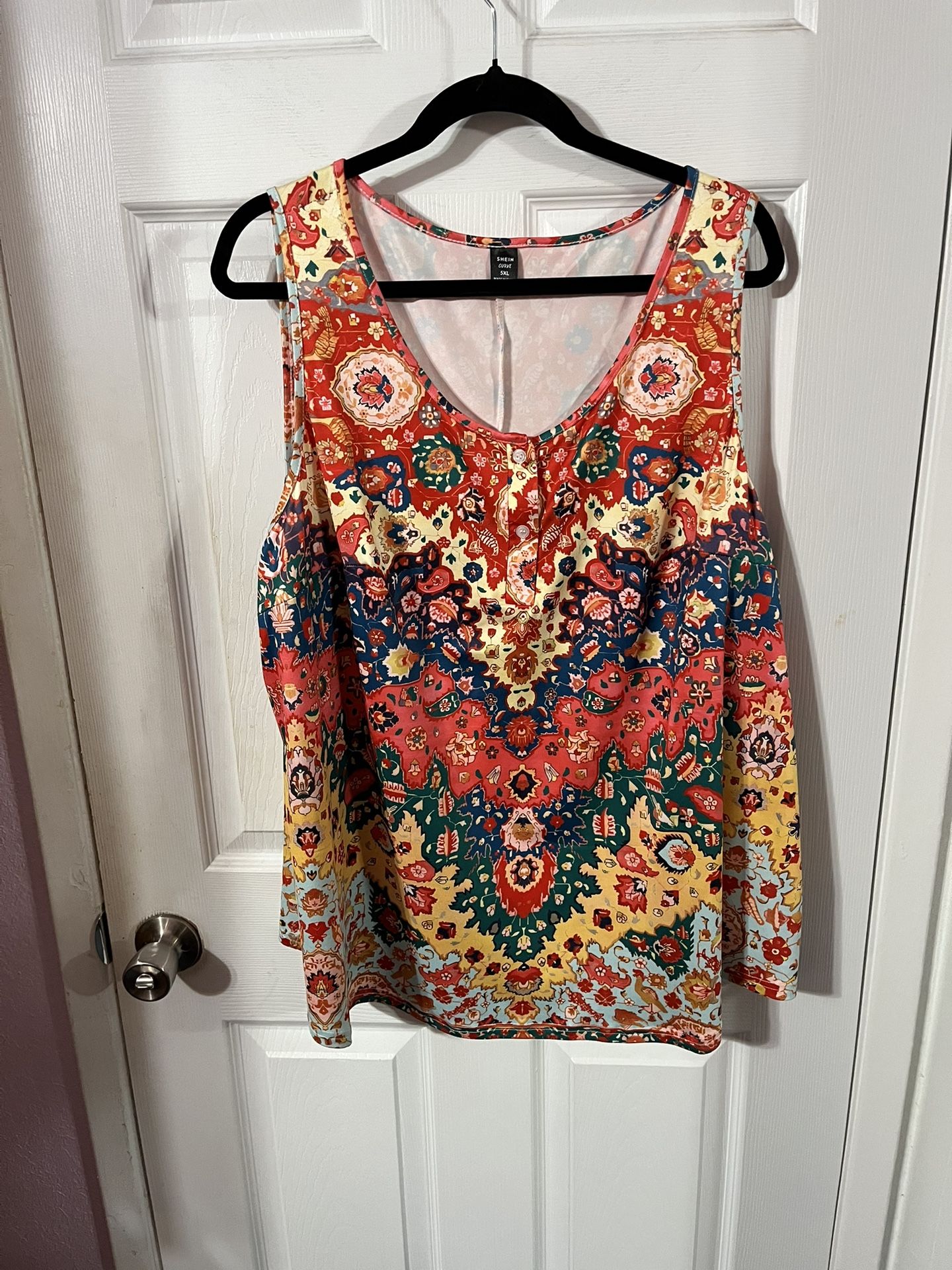 Women’s Size 5X (looks like it runs small more like a 3X) Tunic Length sleeveless top. Brand new never wore.
