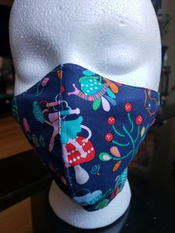 Facemask with filter pocket