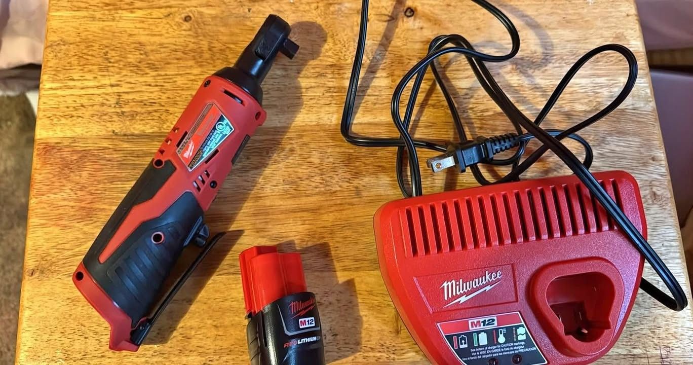 Milwaukee M12 3/8 Cordless Ratchet + Battery + Charger.