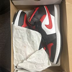 Air Jordan 1 Mid