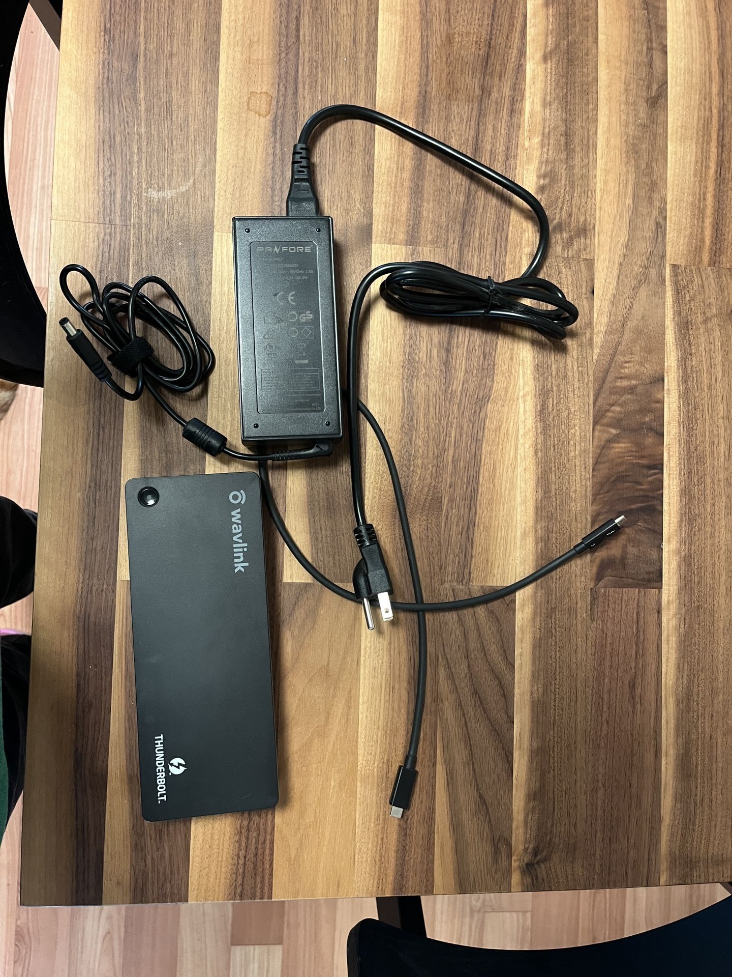 Dual monitor dock / Thunderbolt Docking Station