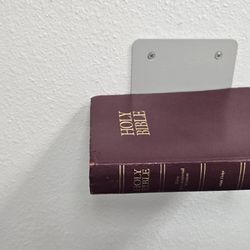 Floating book shelf (2 pack) 10$