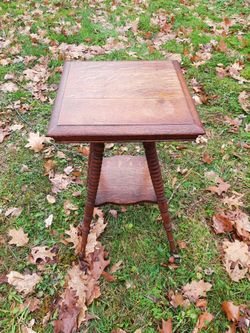 Antique Neat Stand In Good Condition 