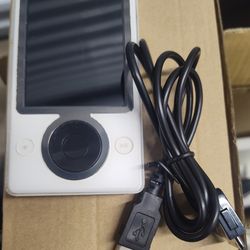 Microsoft Zune 30 GB White Wi-Fi FM Radio WMA MP3 Player Collectible