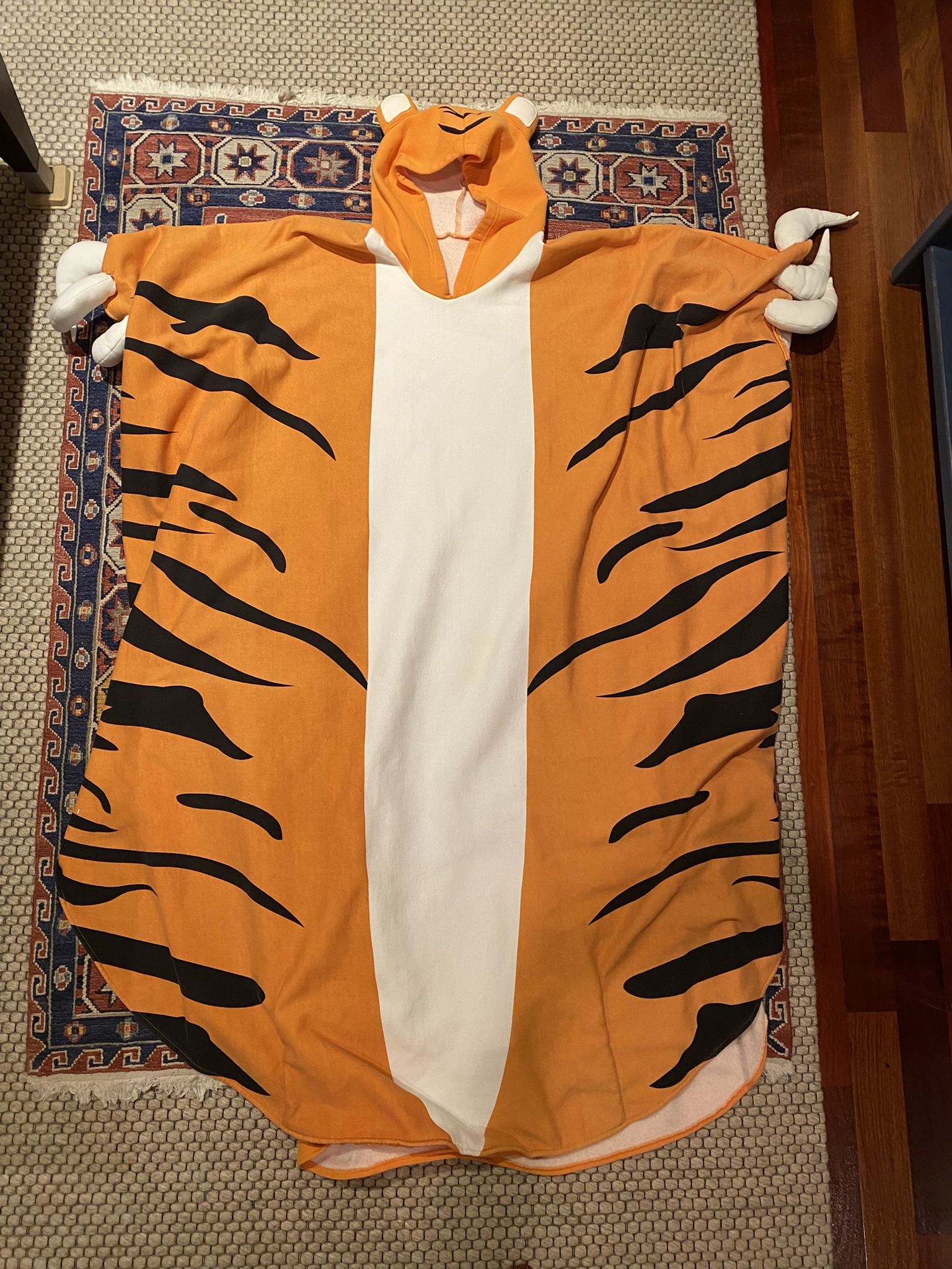 Tiger poncho/blanket