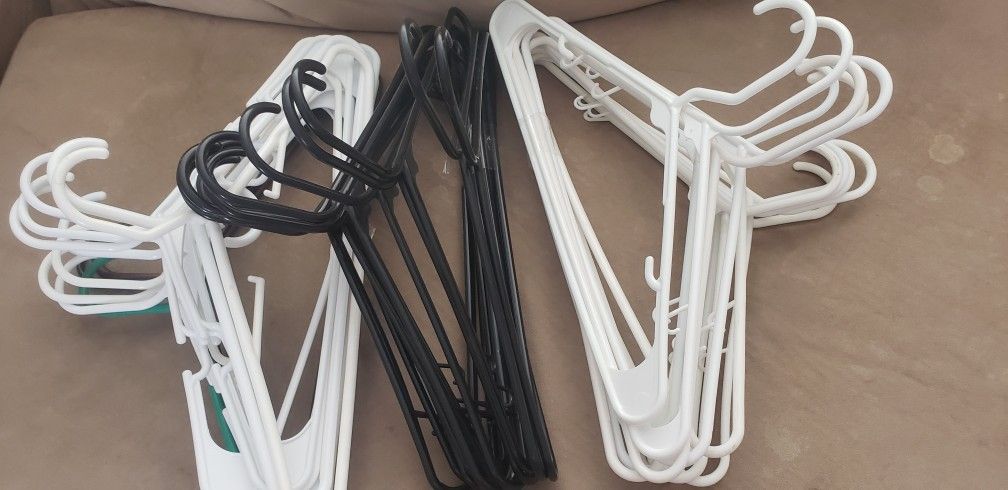 3 Sets Plastic Hangers