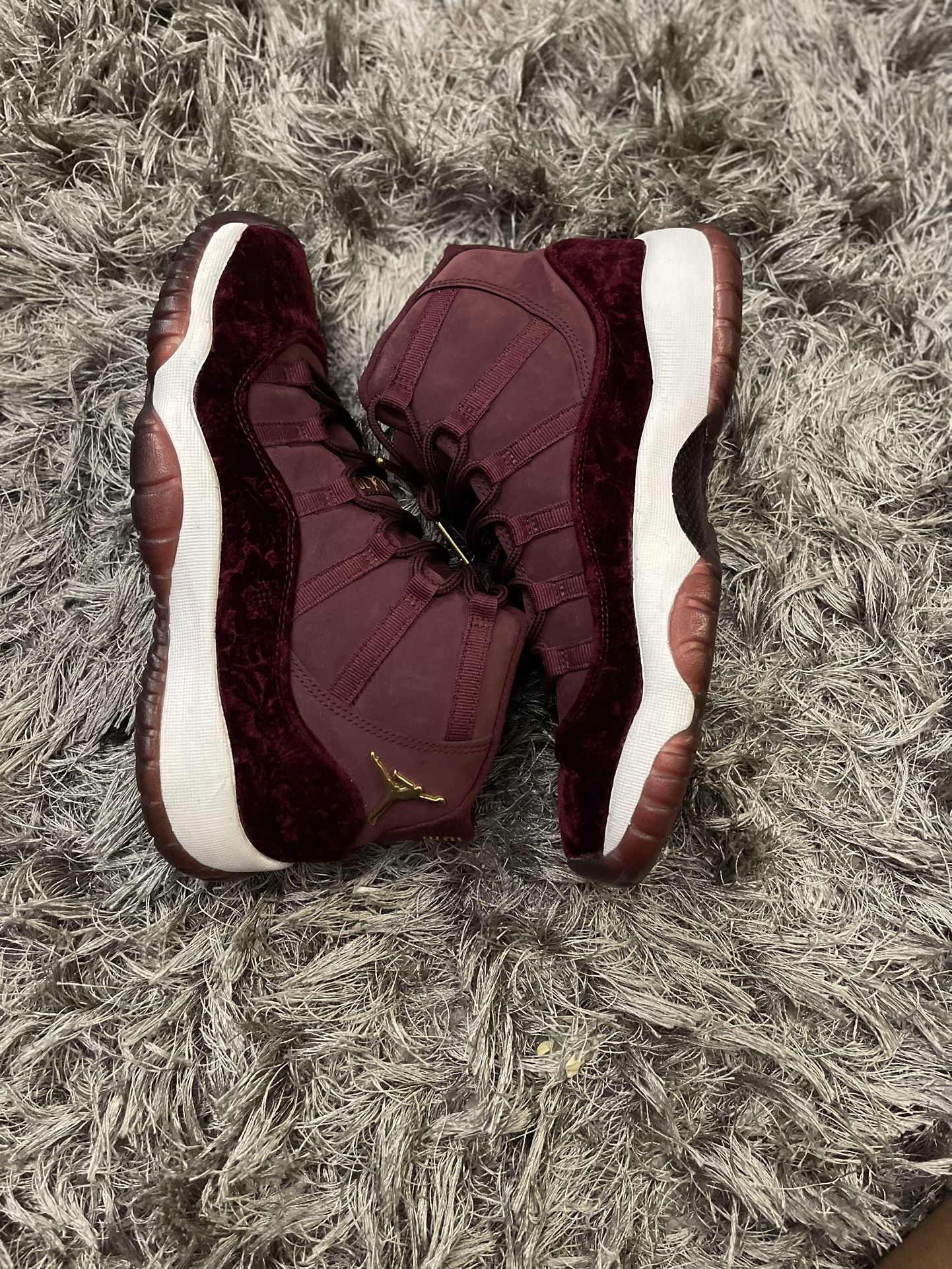 Jordan 11 Retro Maroons