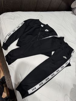 NIKE XL BOYS