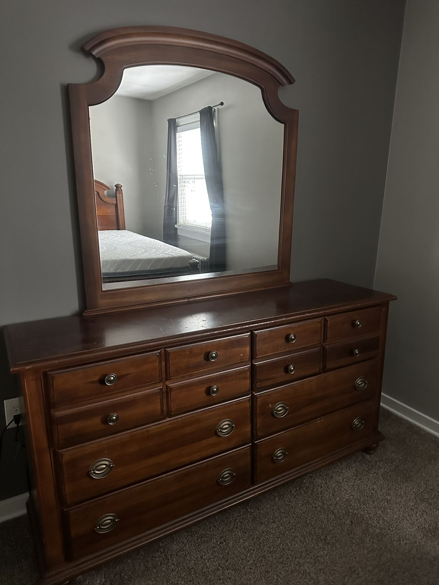 Dresser With Mirror