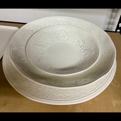 Serving Round Platters 