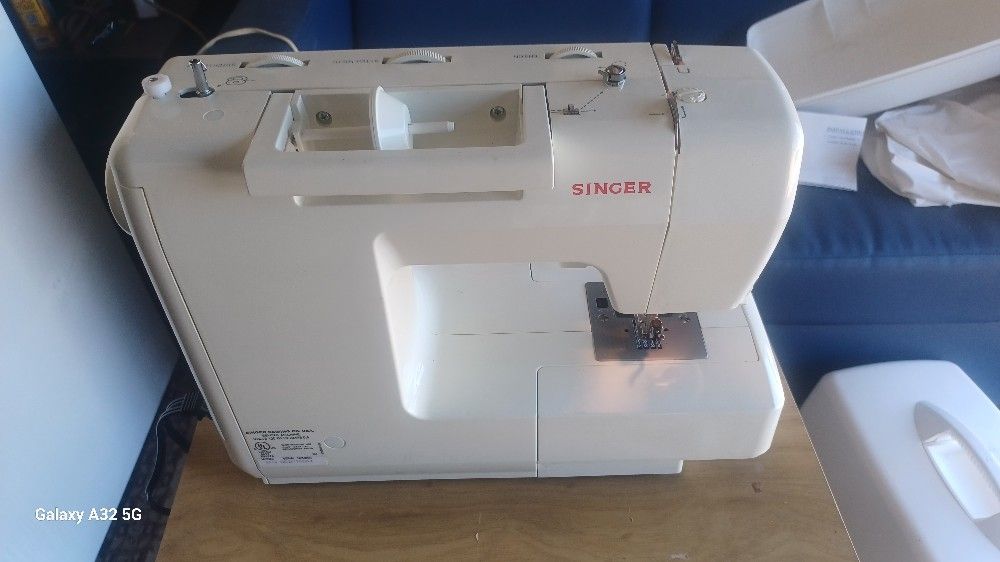 SEWING MACHINE SINGER SCHOLASTIC..!!