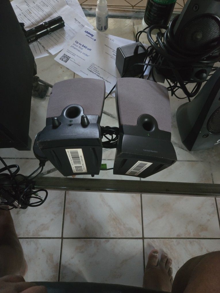 Computer Multi Media Speaker System Complete 2 Speakers
