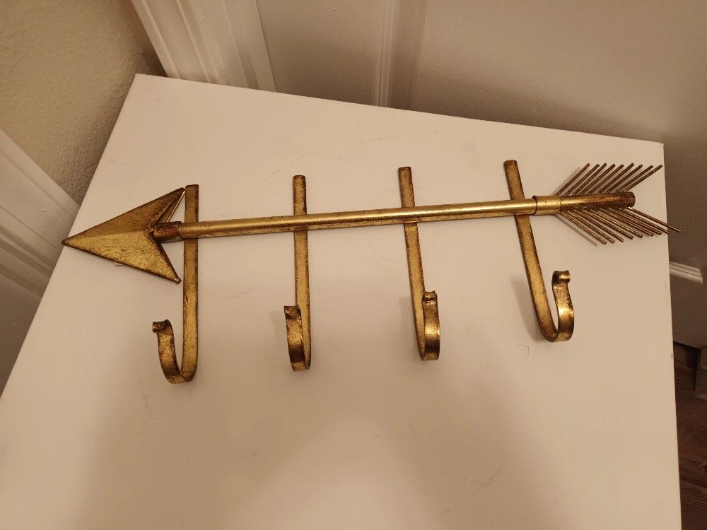 Charming Style Arrow Shaped Design Coat Rack.