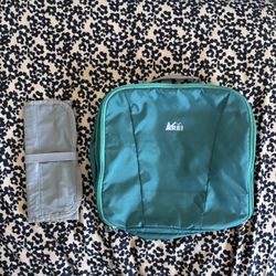 REI   Toiletries traveling Bag