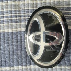 2021 2022 2023 Toyota Camry Front Grille Emblem Badge Logo Radar OEM 90975-A2009