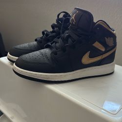 3.5Y Air Jordan Black & Gold Kids Shoe
