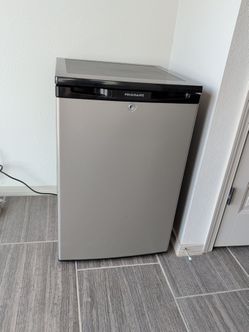 Frigidaire 4.4 cu ft compact refrigerator with dedicated ice box
