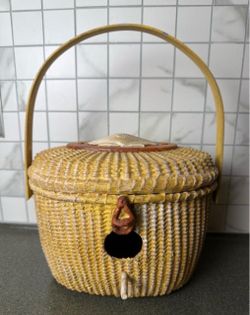 Nantucket Style Woven Basket with Lid and Handle
