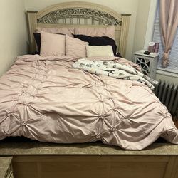 Queen Size 6 Piece Beige Bedroom Set / I Will Accept Any Offer! Must Go ASAP
