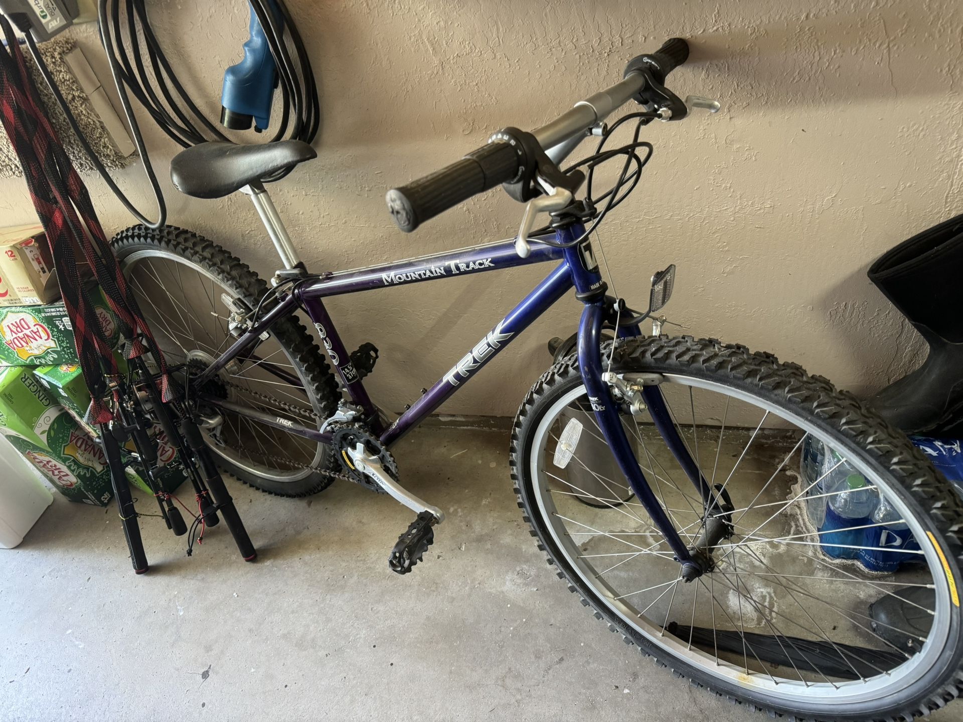 Trek 830 Mountain Bike