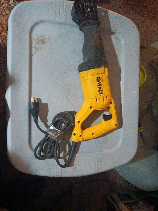 DeWALT Power Saw