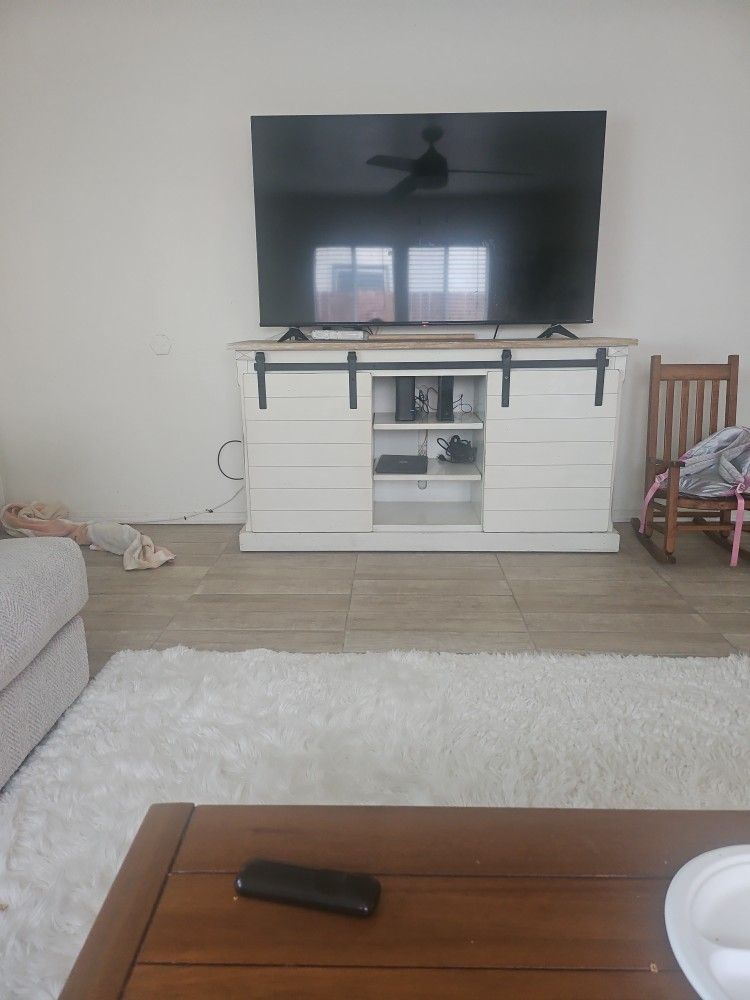 Entertainment center