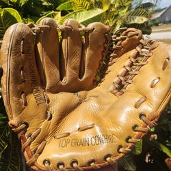 VINTAGE LEFTHAND THROW 12 INCH ALL LEATHER BASEBALL GLOVE IN USED CONDITION AS IS 