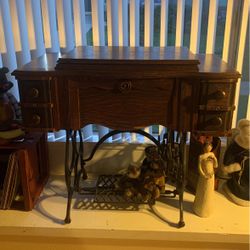 Antique Sewing Machine 
