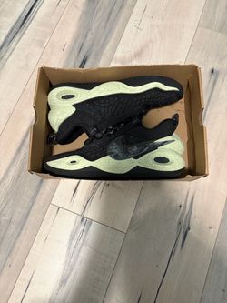 Nike cosmic unity basketball shoes