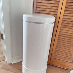 diaper trash can