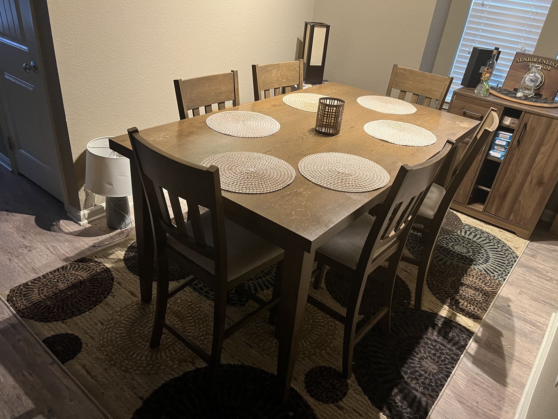 Dining Table & Chairs 