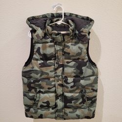 Cotton On Kids Puffer Vest. Size: 5-6 Years