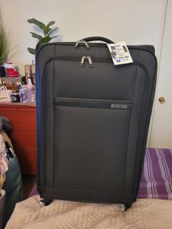 Brand New LG Samsonite luggage $70 Obo..
